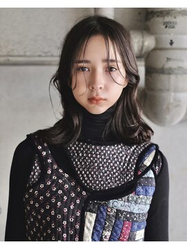 ロン(ron) コンパクトな質感ミディアム