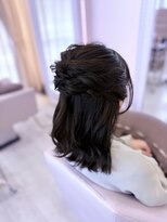 ヘアメイクアン(Hair Make Une)&nbsp;飾りなしでも可愛い♪ゆるふわハーフアップ◎