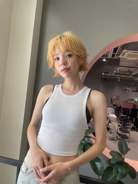 ユラリク 【刈谷】ヘルシーに魅せる「ハイトーン×ショートボブ」