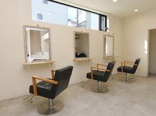 アルコ(arco)の雰囲気（白を基調とした無機質な空間は日常を忘れさせてくれる。）