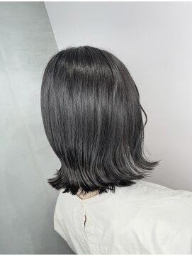 リーオオサカ(Lee Osaka) 【Lee大阪店】プラチナBLACK☆切りっぱなしボブ/新出奈津樹