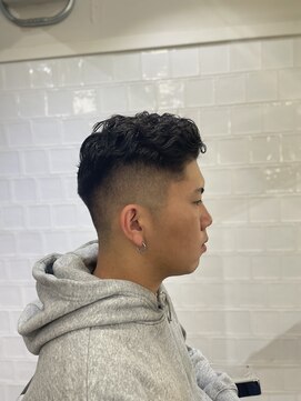 メリケンバーバーショップ フクオカ(MERICAN BARBERSHOP FUK) 大人気 スパイラル フェードパーマ