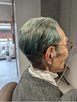 ギア(gear) 白髪ぼかしカラー グリーン