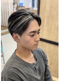 毛流れセンターパートメッシュ刈り上げ