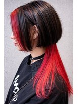 テラ(terra)&nbsp;レッドインナーカラー×モードボブ｜個性派クラゲレイヤー