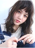 コスメパーマでエアリーウェーブ×ベビーバングでこなれ感◯