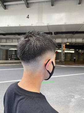 ミリオンバックス 上野(Million Bucks) フェードカット/かき上げ/サイドパート<理容室>[メンズ/上野]