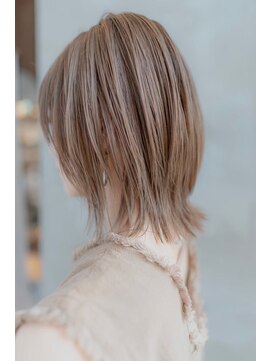 メゾンバイハバナ(maison by HAVANA) 大人かわいいフェザーバングカーキグレージュミディアムウルフ