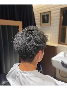 エヌドットバーバー ギンザ(N.BARBER GINZA) ツーブロックショート/スパイラルパーマ/マッシュ【銀座理容室】
