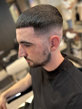 フランクスバーバー アンド ビアークラブ(FRANK'S BARBER and BEER CLUB) 0mmハイスキンフェード刈上げバズクロップ