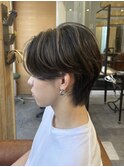 前下がりセンターパートハイライト