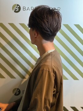 バーバーバー アカバネ(BARBER-BAR AKABANE) 大人男子の毛流れショート×ハイライトカラー/ツーブロック#1