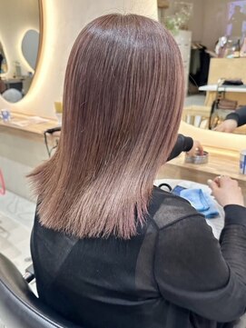 ヒビヲ(HIBIO) 横浜タッセルボブ切りっぱなしボブピンクベージュカラー外ハネ