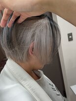 ユウル 横浜(juhl.)&nbsp;レイヤーショートボブブリーチダブルカラーホワイトグレージュ