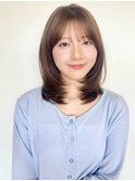 前髪あり韓国風レイヤーセミロングミルクティーベージュ髪質改善
