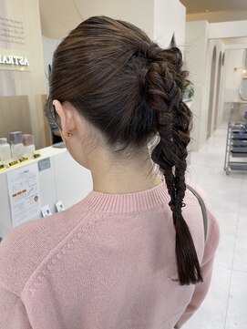 アストレアバイニケ(ASTRAEA by nike) タイトなツインポニー