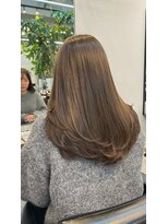 オリーブカラー×レイヤーカット　赤みを抑えたオフィスカラー