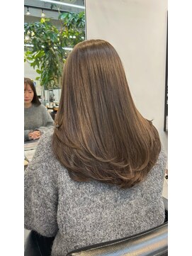 ベル 銀座5丁目店(Belle) オリーブカラー×レイヤーカット 赤みを抑えたオフィスカラー