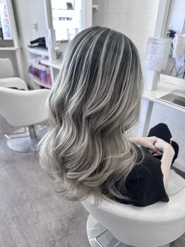 リッシュ(LisH)の写真/【イルミナ/アディクシー/アドミオカラー/ファイバープレックスブリーチ取扱い☆】話題の最新カラー多数☆