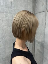 シャワー(SHOWER) ショートボブミルクティーベージュケアブリーチダブルカラー