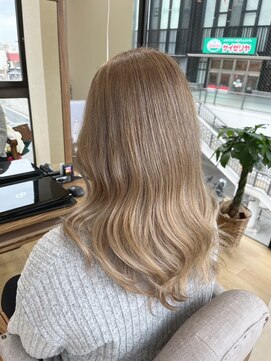 ミラシィ 成田(Mirashy) ハイライトカラーミルクティーベージュレイヤーカット