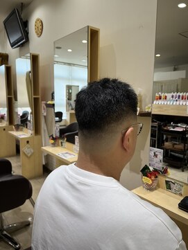 デザイニングヘアードゥ(designing hair Deux) メンズスキンフェード(ミドルフェード)