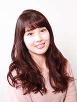 エストラスト 京都本店(s_trust)&nbsp;ウェットな質感を生かし、フェミニンさをアピール