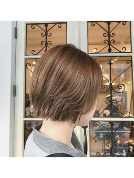 マウロア(MAULOA) “小顔ヘア 簡単スタイリング ダブルカラー ”中西英美子