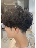 フィフス(fifth) コンマヘア ツーブロック 無造作パーマ マッシュウルフ