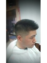 タウラアルチザンヘアー フェード風ベリーショート