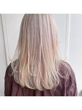 ヌーフェム(nuu fem) ミルクティーベージュダブルカラーブロンドベージュレイヤー