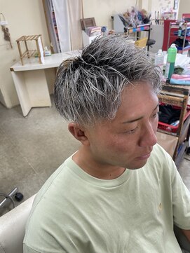 ロジーリリーヘアーズ(Rosy Lily hair's) ホワイトハイライト　バーバースタイル