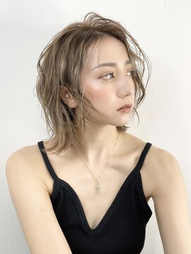 ルアナ(Luana) レイヤーボブ × ミルクティーベージュ