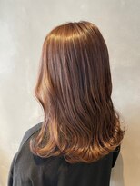 エスケープ トゥ ボナ(ESCAPE to bona.)&nbsp;大人可愛い斜めバング うる艶外ハネミディアム