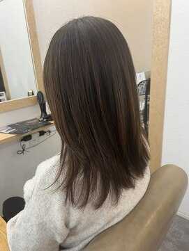 デイトゥデイトゥルーカラーズ(DAY TO DAY true colors) ミディアムウルフ×ナチュラルハイライト