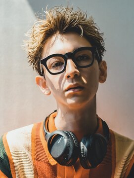 オーシャントーキョーオーバー 渋谷(OCEAN TOKYO OVER) スパイキーショートアップバング2ブロックパーマ黒髪