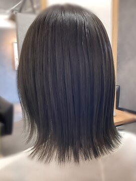 テティ(Tetty) 切りっぱなしミディアムボブ