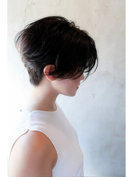 フィルドール(fild'or) 【カッコいいヘアスタイルがお好き方へ】前下がりショート