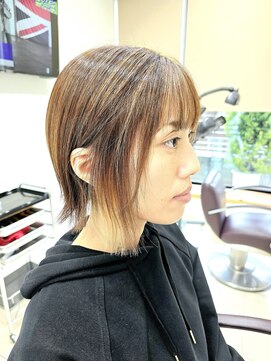 メタ(META) タッセルボブに筋感を太めに入れたシークレットカラースタイル♪