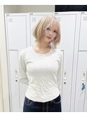 ホワイトブロンドミディアムレイヤーブリーチ