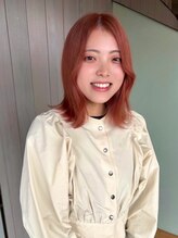 ルトワ(Lutowa) ミディアムレイヤースタイル