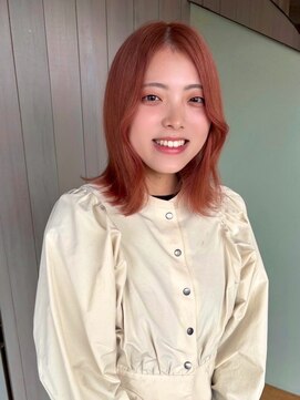 ルトワ(Lutowa) ミディアムレイヤースタイル