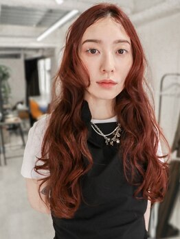 ジェスター 烏丸御池店(JESTER)の写真/【烏丸御池/似合わせカット】伸ばしかけからその先も、印象的なミディアムロングへ。パーマとの相性抜群◎