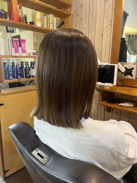 美容室 ブラウン(Brown) 切りっぱなしくびれミディアムスタイル