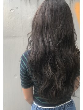 ハグ 横浜(HUG) 隠れハイライトで周りと差をつける外国人風カラー☆