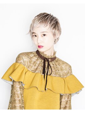 カムジーヘッド(COMEGHEAD) ショートマッシュ×ホワイトベージュ【熊本/南区/平成/平成駅】