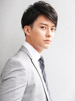 スーツ短髪ツーブロック束感モテる黒髪パーマ流行新郎髪型結婚式