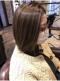 艶ベージュのハイライトミディ