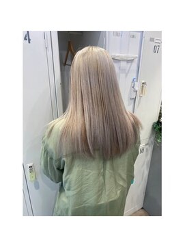 アグ ヘアー トレフル 横川駅前店(Agu hair Treful) 20代30代40代横川駅Treful人気ミディアム／ホワイトシルバー