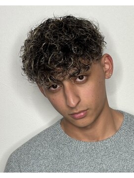 イーラ(era) スペインカールパーマ/メンズ/刈り上げ/眉毛/ツイスト